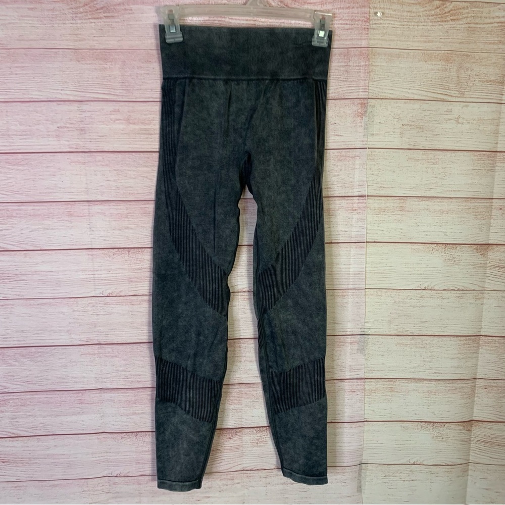 Pink Victoria’s Secret Seemless Leggings Size Small